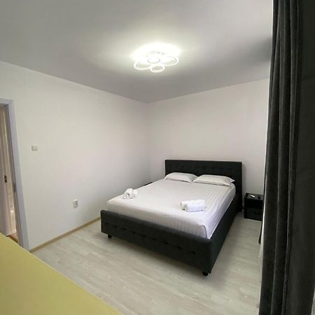 Sorinaapartament Târgu Neamț Exterior photo
