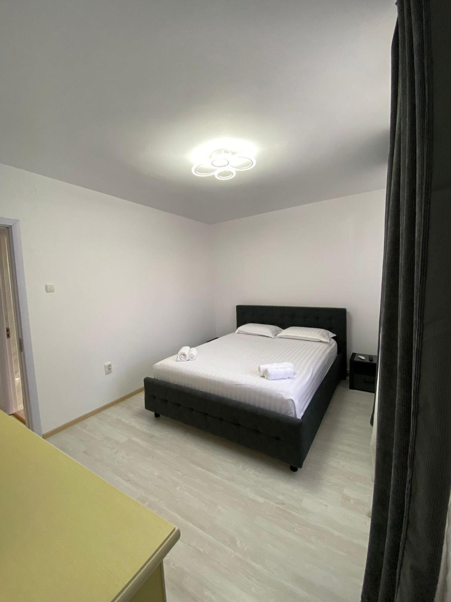 Sorinaapartament Târgu Neamț Exterior photo